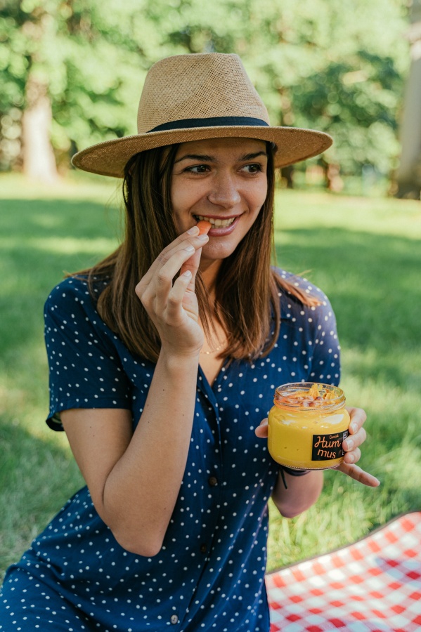 woman eating carrots and hummus